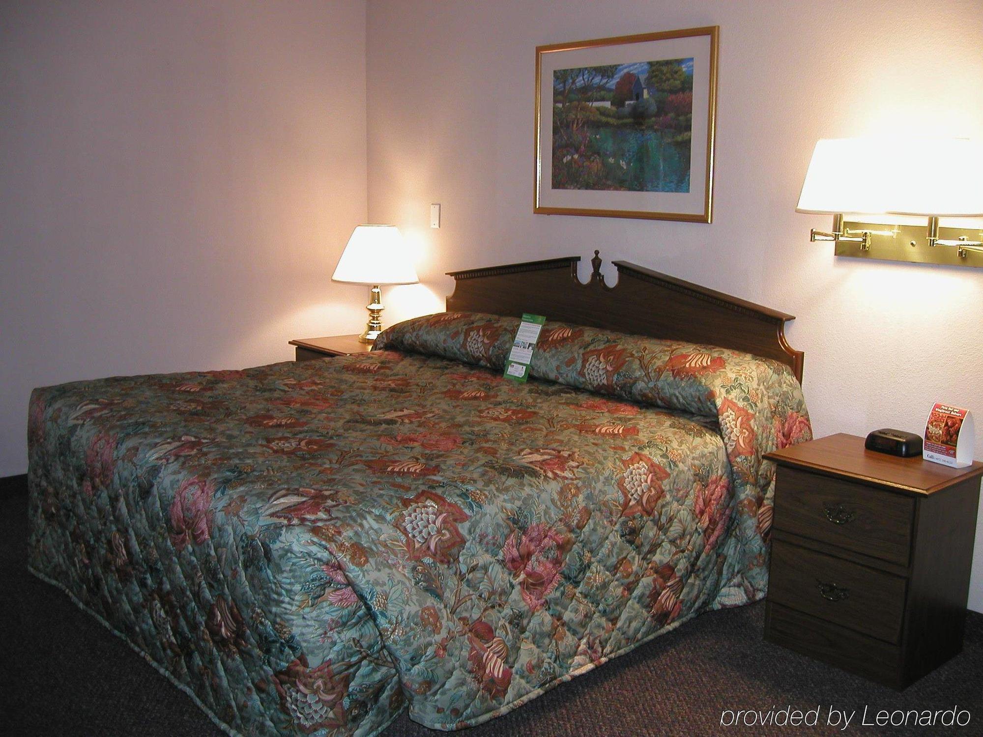 Intown Suites Extended Stay Greensboro Nc - Lanada Номер фото